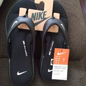 Womans Nike flip flops
